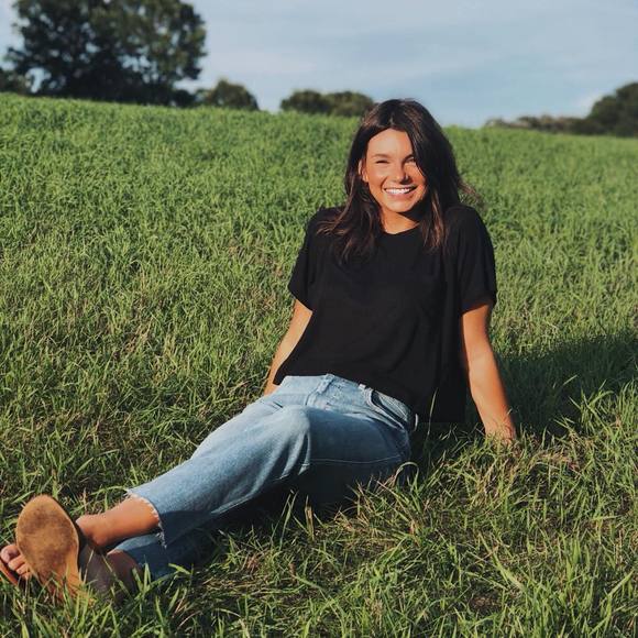 Meet your Posher, Selena - Picture 1 of 1